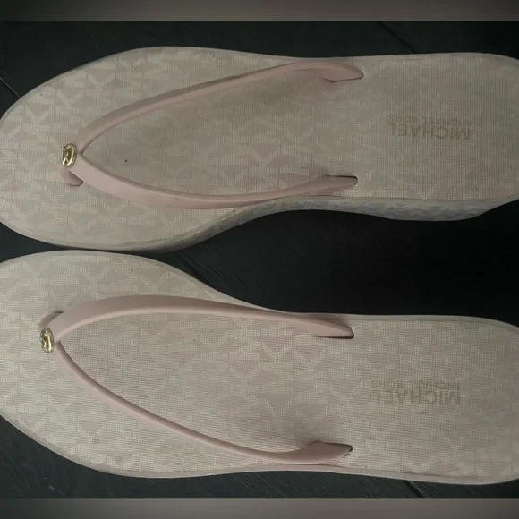 Slippers - Picture 4 of 4